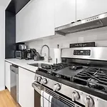Stylish Studio Apartment At Ues