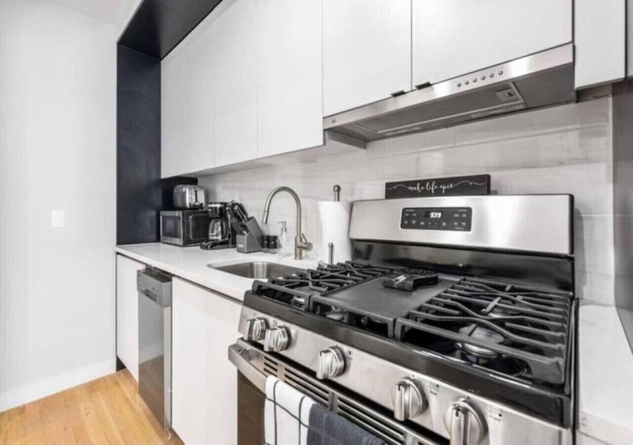 Stylish Studio At Ues Apartment